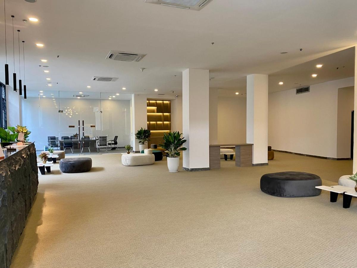 The Arrivals - Cozy Hotel - Pool & Skybar - Sgcenter Ho Chi Minh City Exterior photo