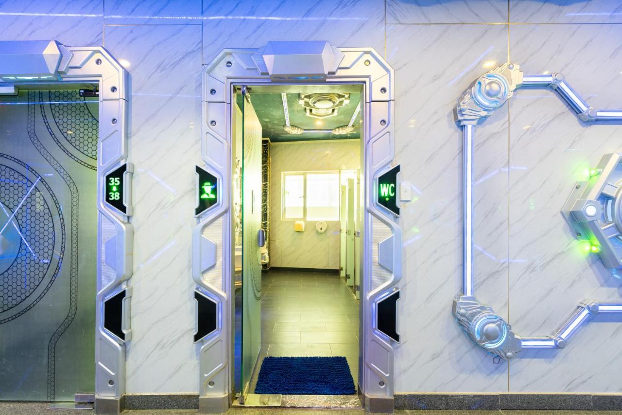 The Arrivals - Cozy Hotel - Pool & Skybar - Sgcenter Ho Chi Minh City Exterior photo
